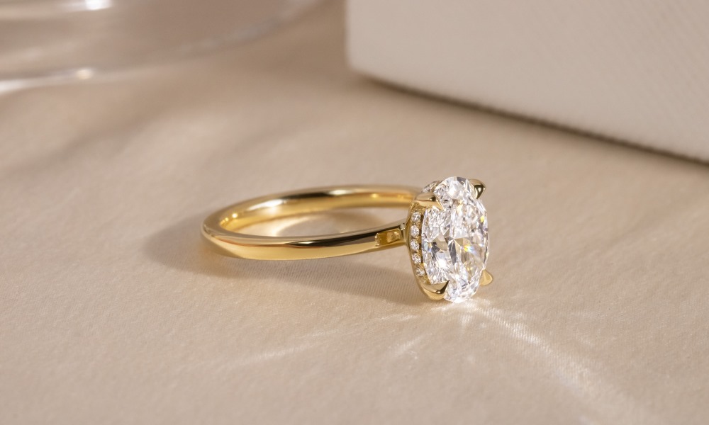 Curves of Commitment: The Symbolic Power of Oval Engagement Rings